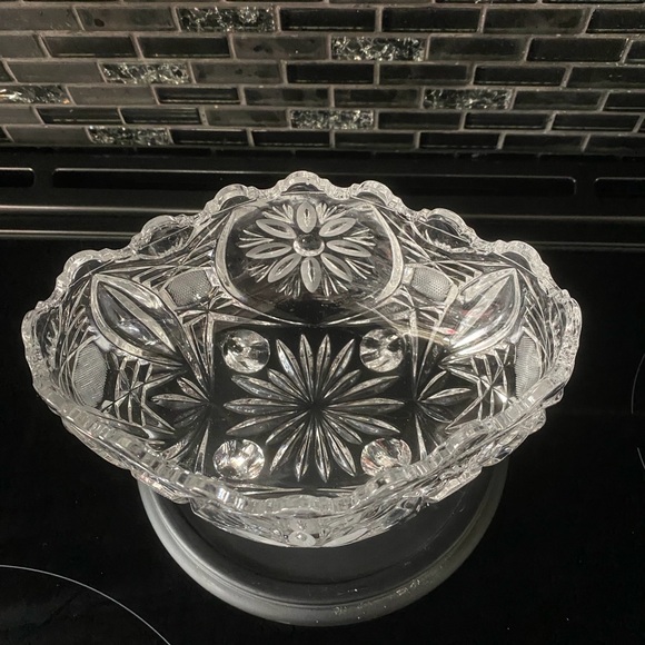 European Crystal Vegetable/ Fruit Bowl - Picture 4 of 4